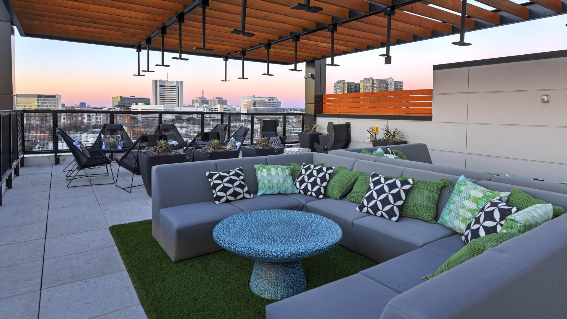 Roof deck at Indie Deep Ellum Apartments (3 of 5)