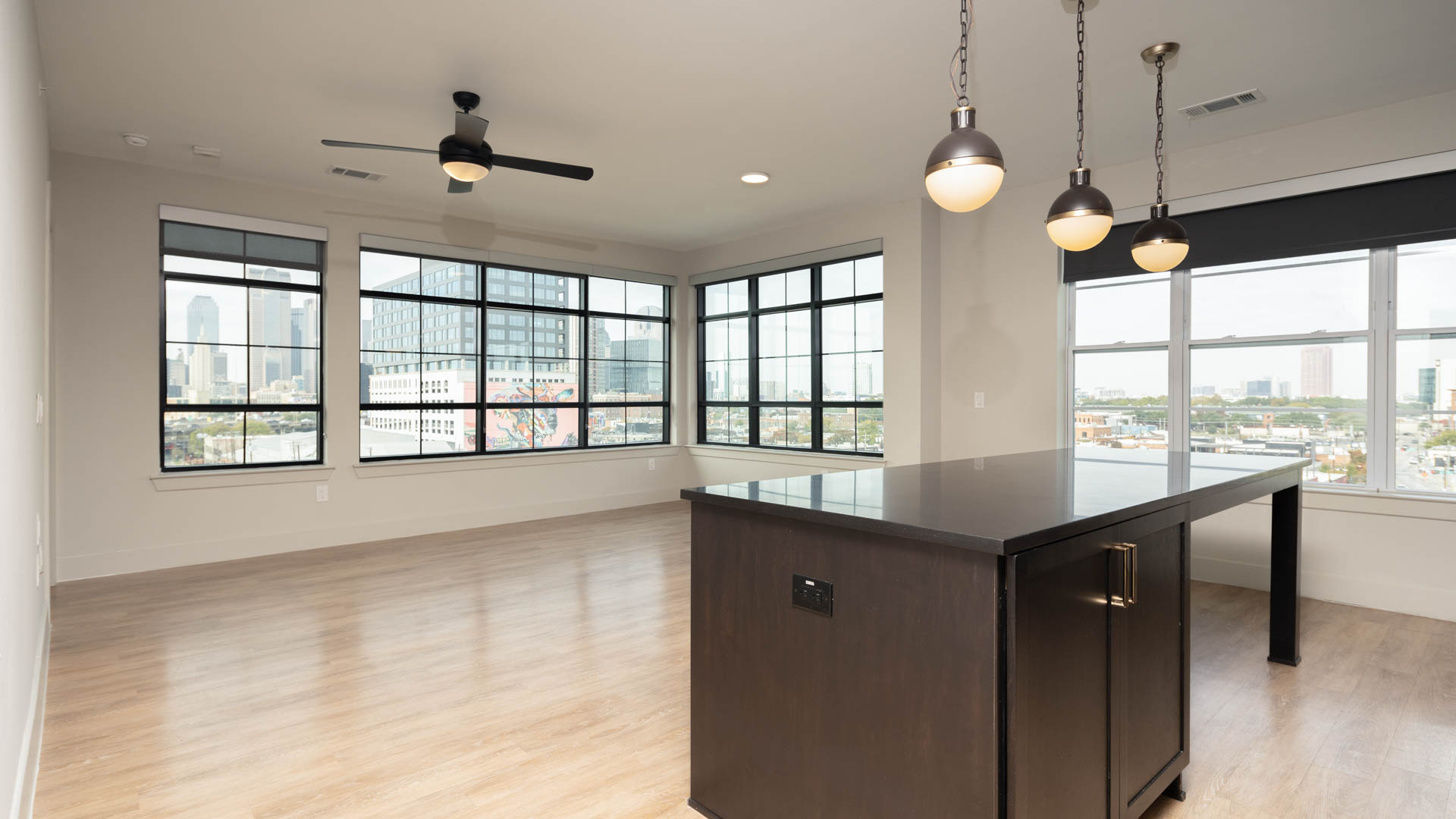Indie Deep Ellum Apartments 7 of 11