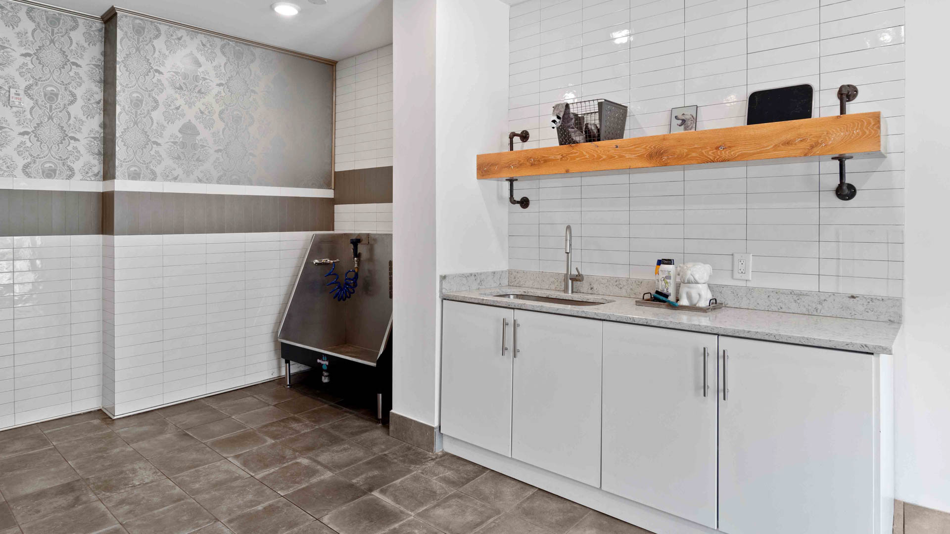 Pet wash at Juniper Sandy Springs Apartments