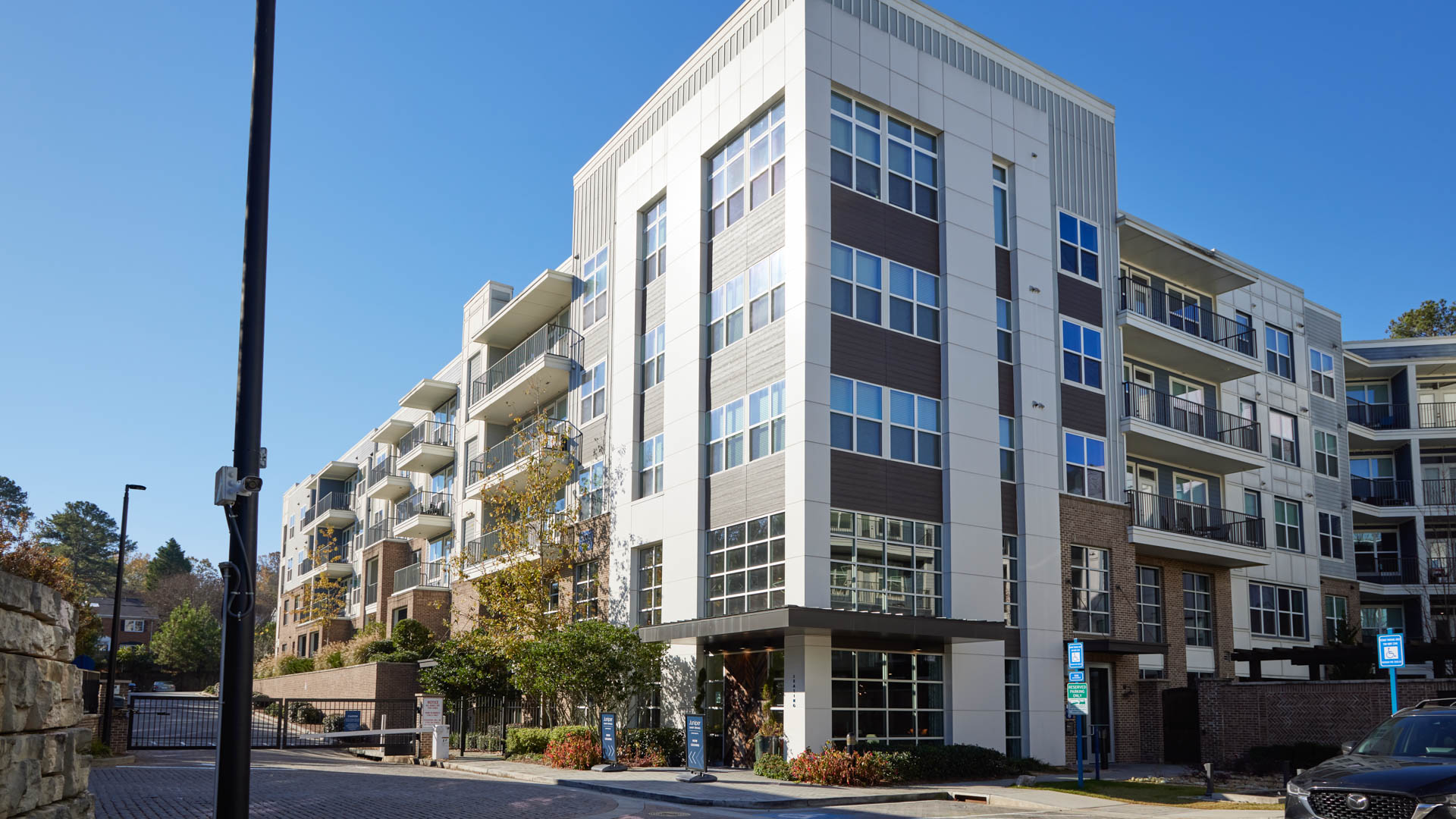Juniper Sandy Springs Apartments 2 of 12