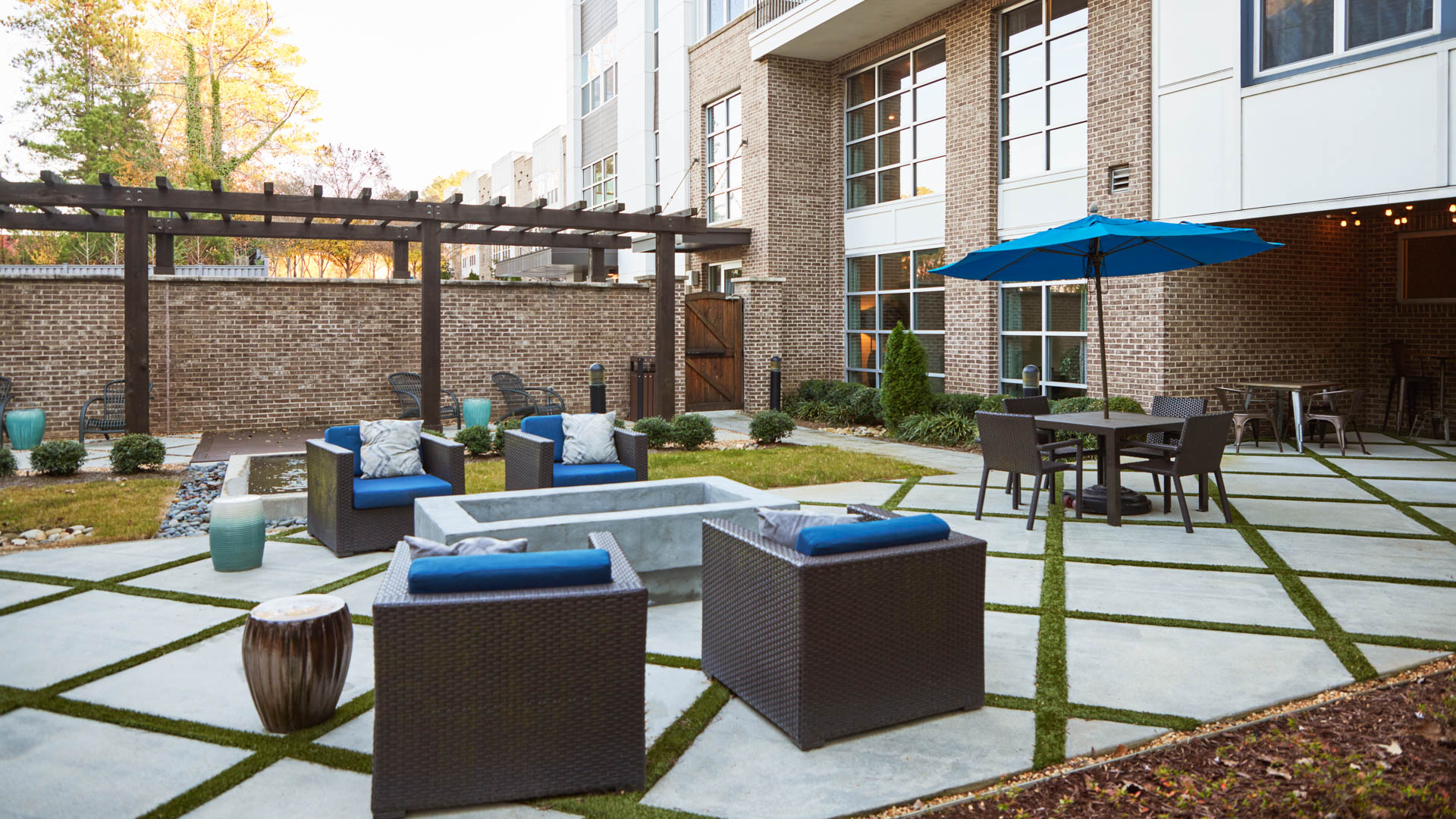 Courtyard at Juniper Sandy Springs Apartments (3 of 4)