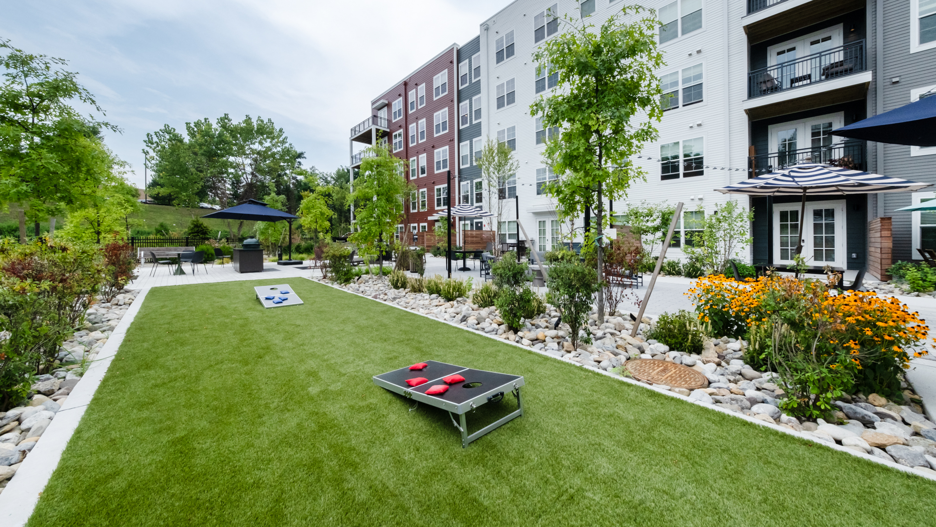 Courtyard at Alexan Harrison Apartments (3 of 8)