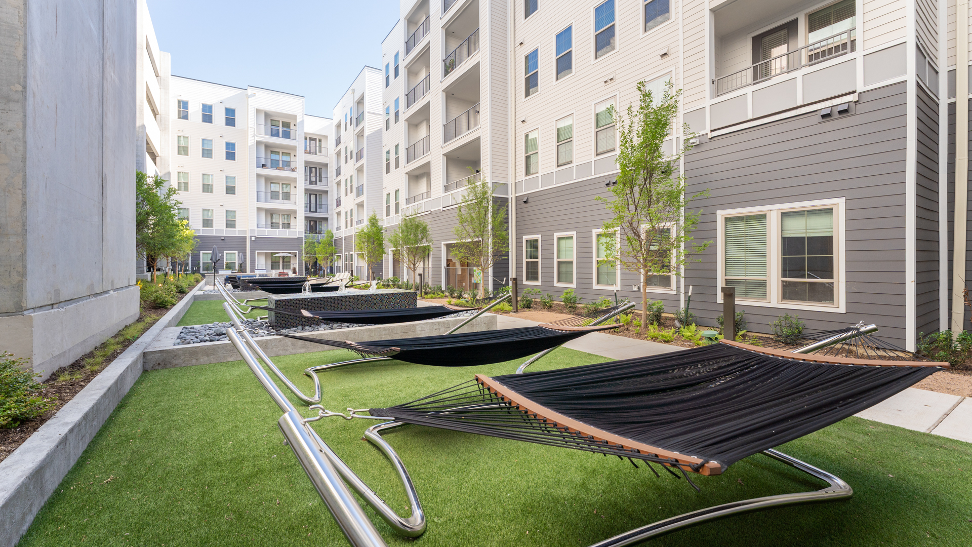 Courtyard at Remy Apartments (1 of 2)