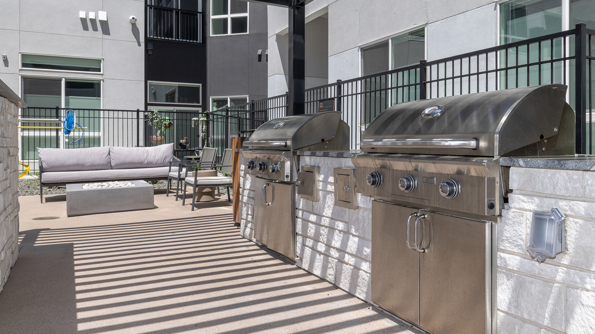 Grill area at JADE Beeler Park Apartments (1 of 2)