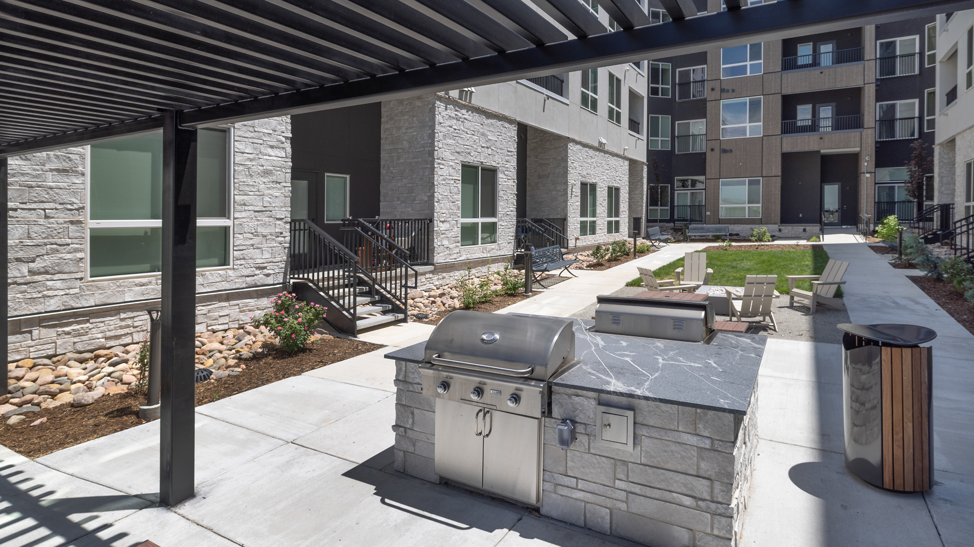 Grill area at JADE Beeler Park Apartments (2 of 2)