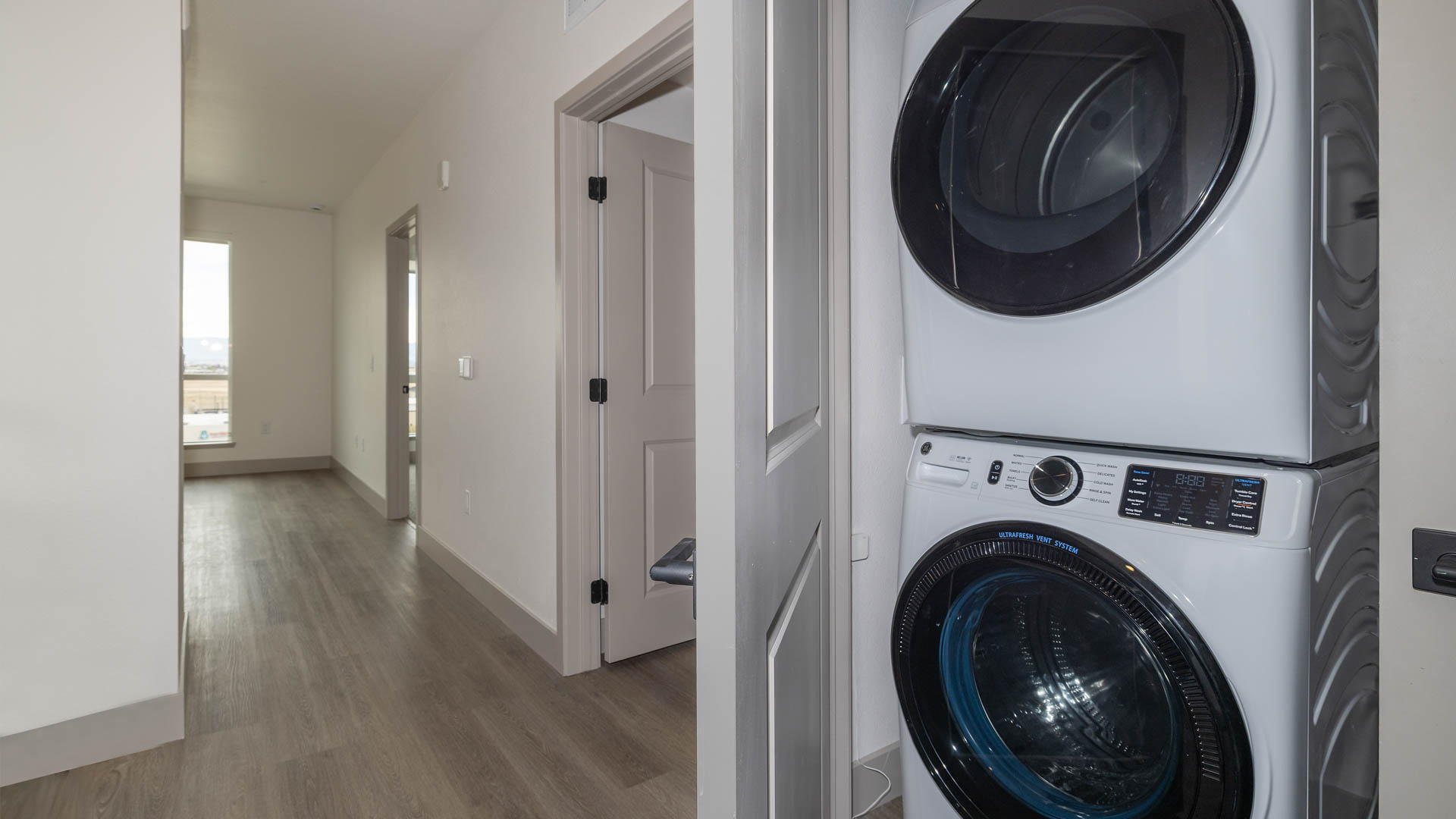 Laundry room at JADE Beeler Park Apartments