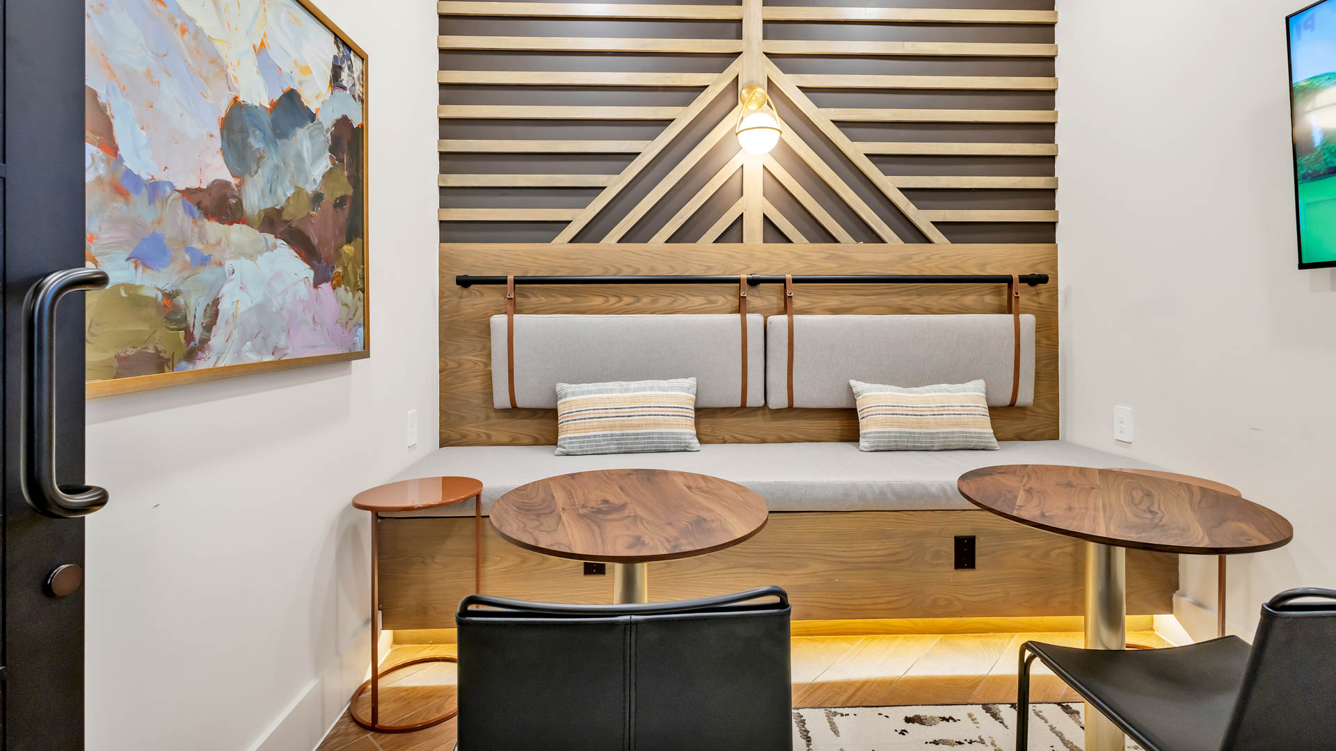 Business center at Trailwinds Grapevine Apartments