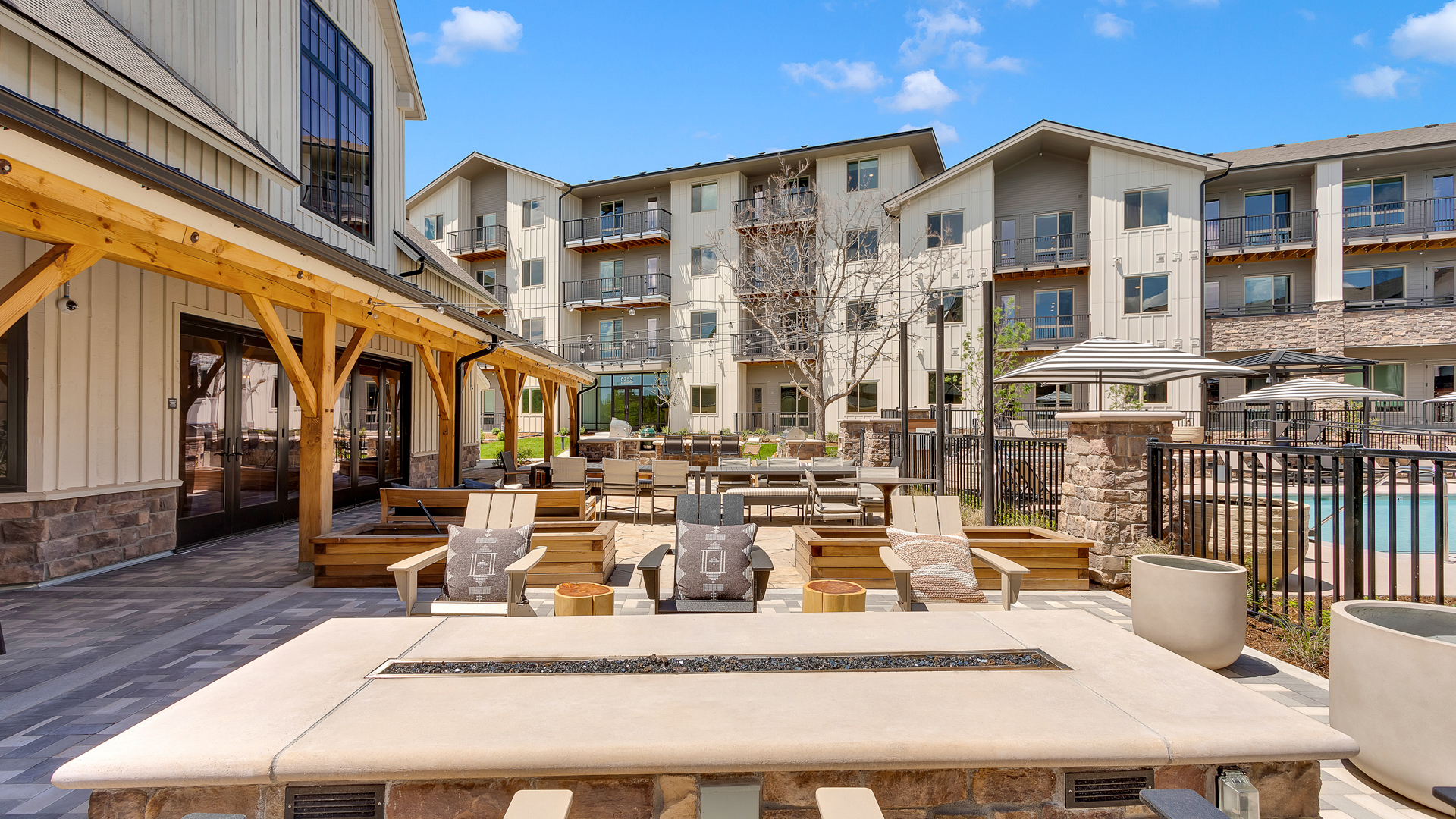Lounge at White Fence Farm Apartments (6 of 6)