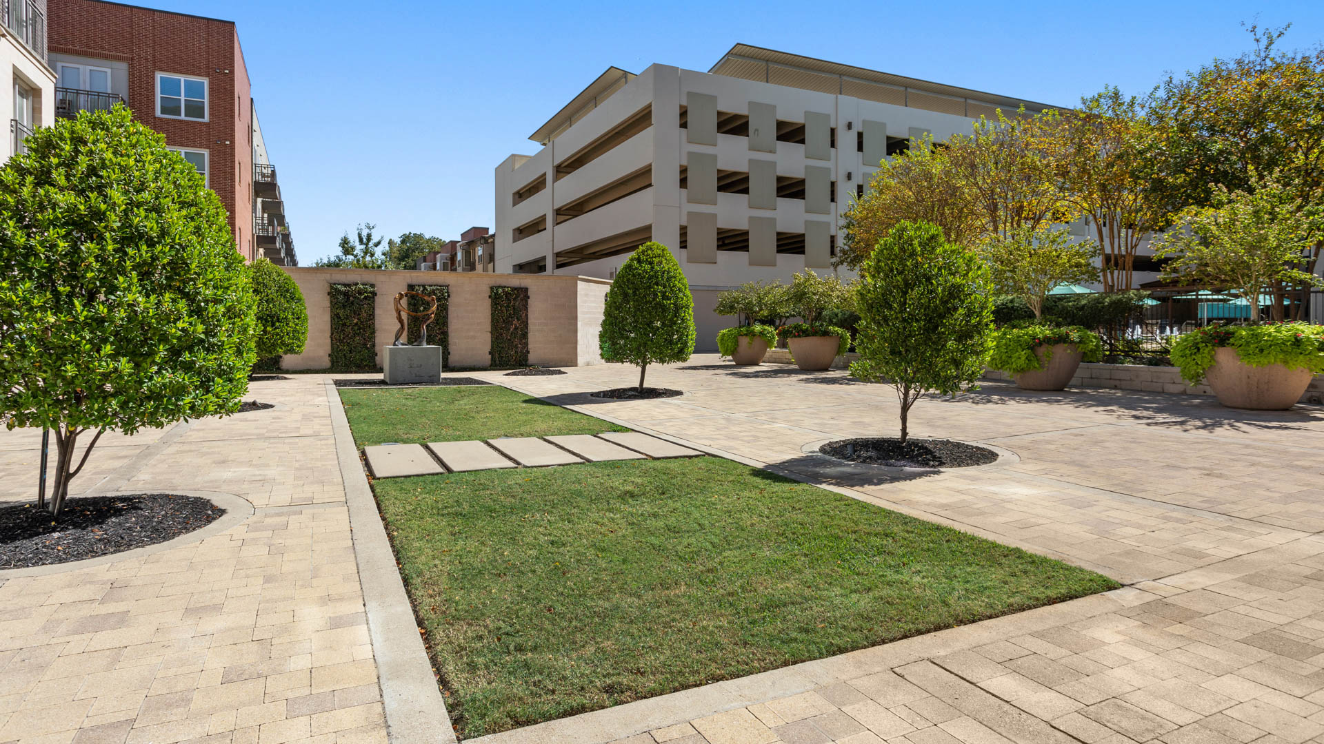 Courtyard at Union at Carrollton Square Apartments (2 of 4)