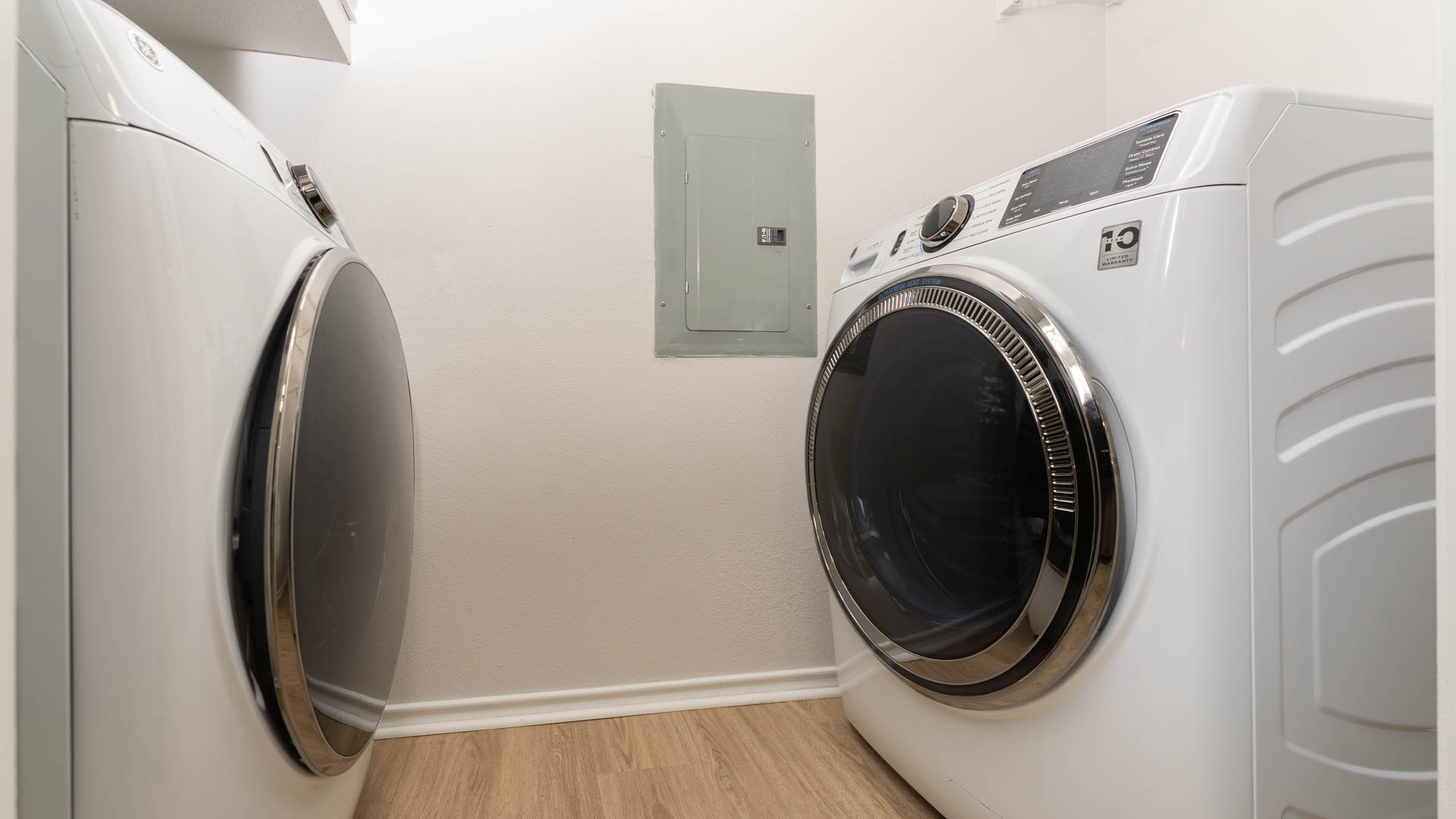 Laundry room at Kia Ora Park Apartments (3 of 3)