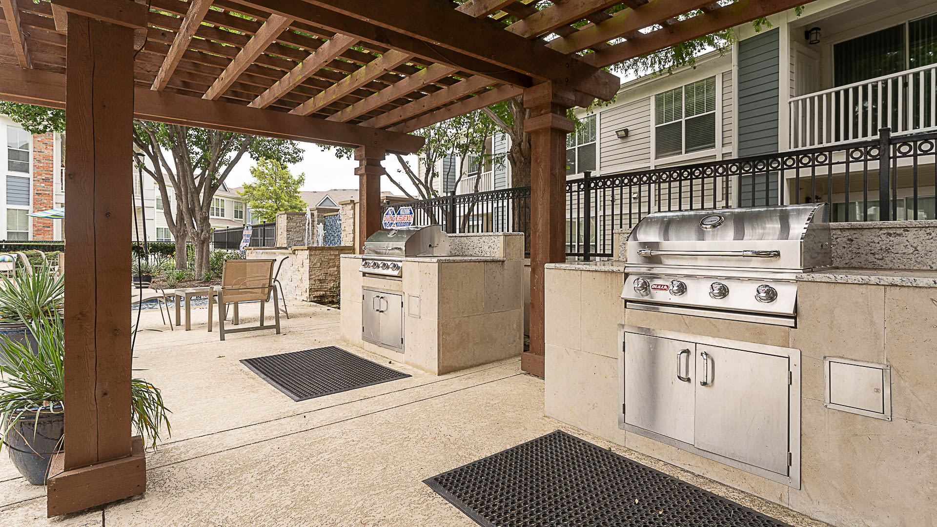 Grill area at Kia Ora Park Apartments
