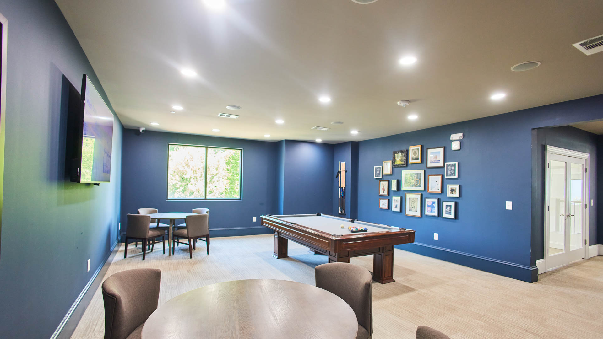 Lounge at Station 92 Apartments