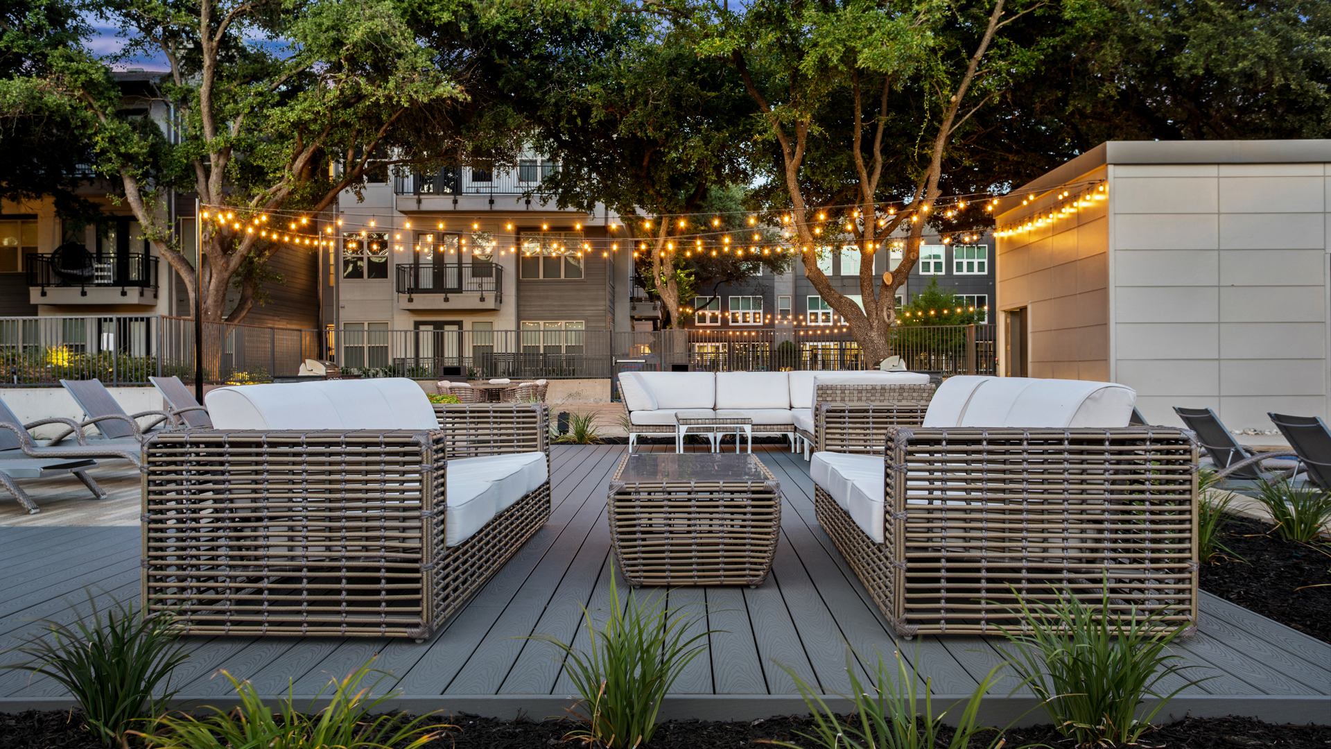 Courtyard at Crest at Park Central Apartments (2 of 3)