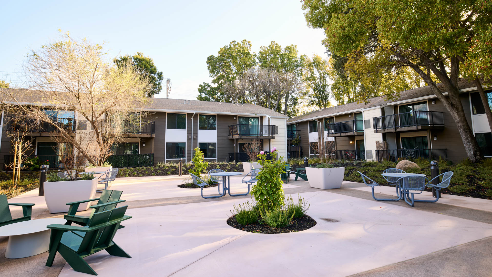 Courtyard at Lorien Apartments