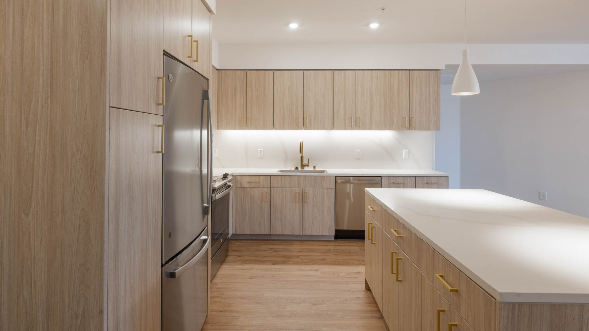 Lorien Apartments 8 of 12