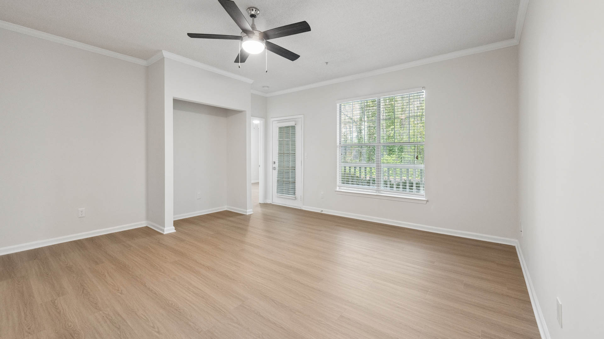 Lex Alpharetta Apartments 3 of 11