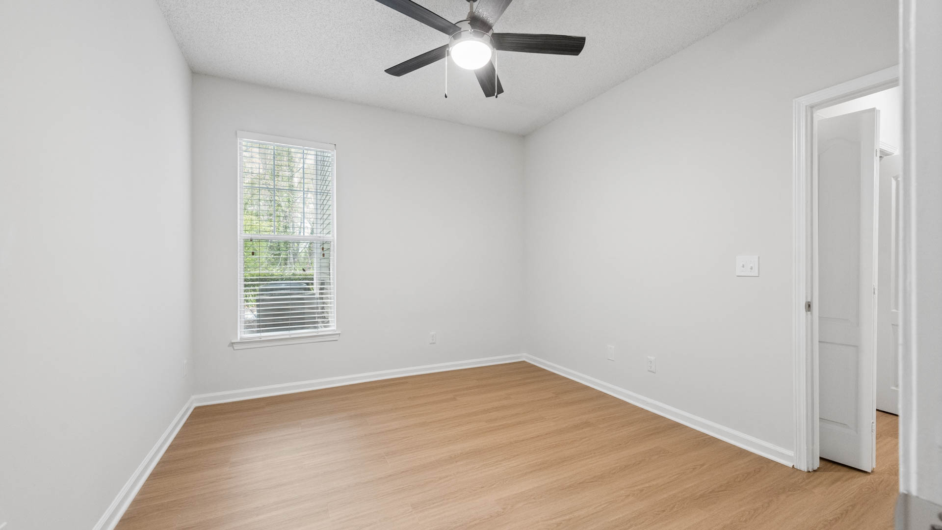 Lex Alpharetta Apartments 6 of 11