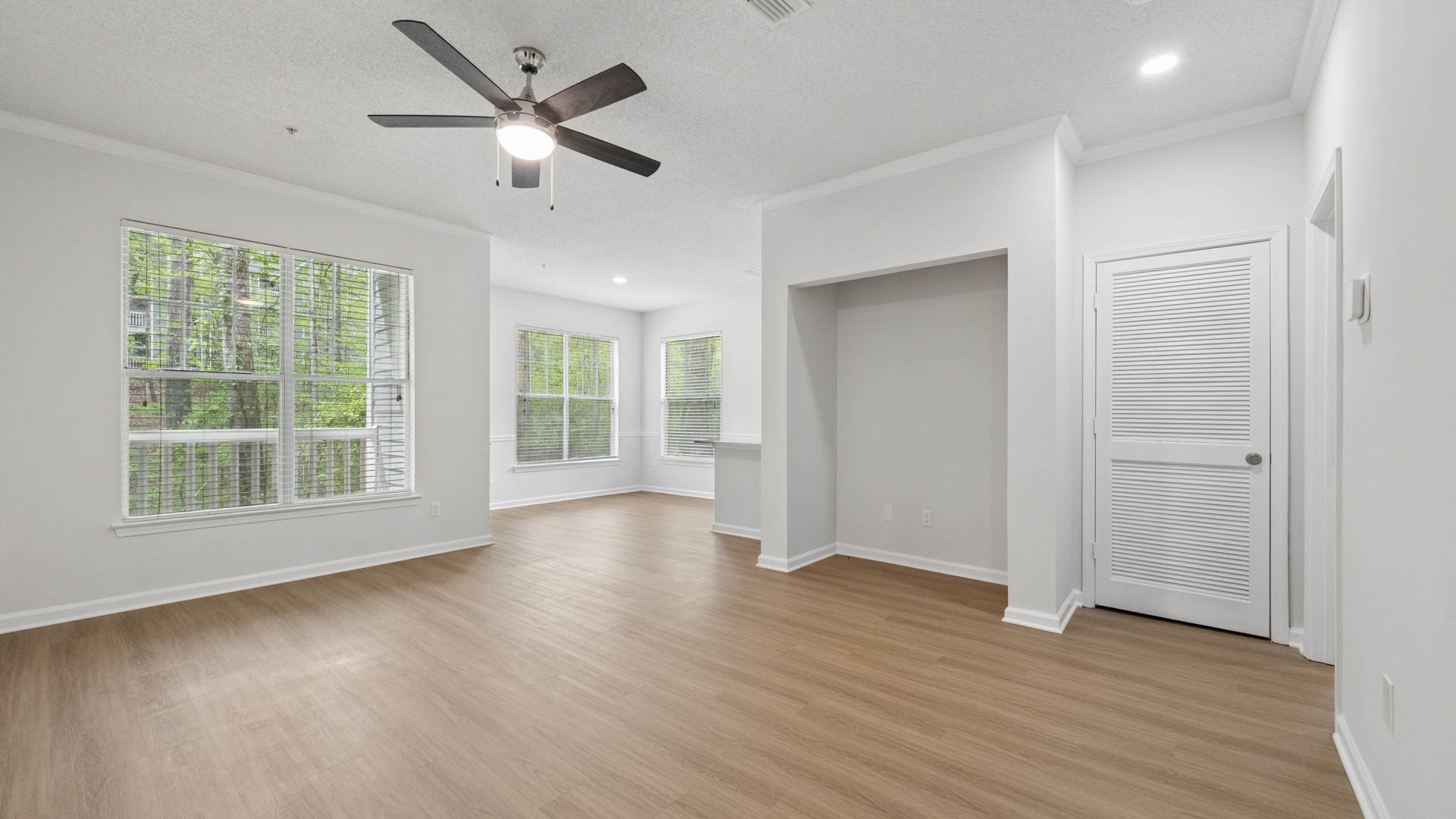 Lex Alpharetta Apartments 3 of 10