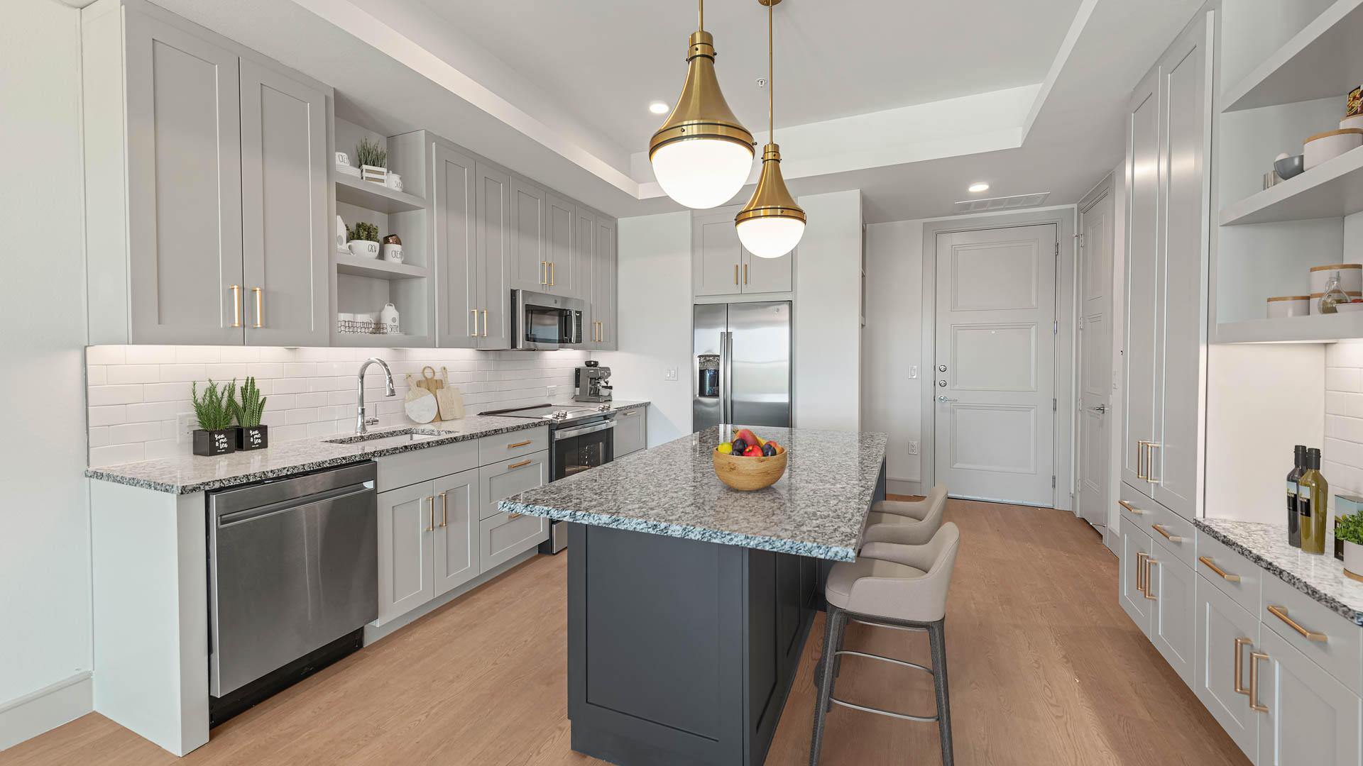 The Louise Apartments 6 of 12