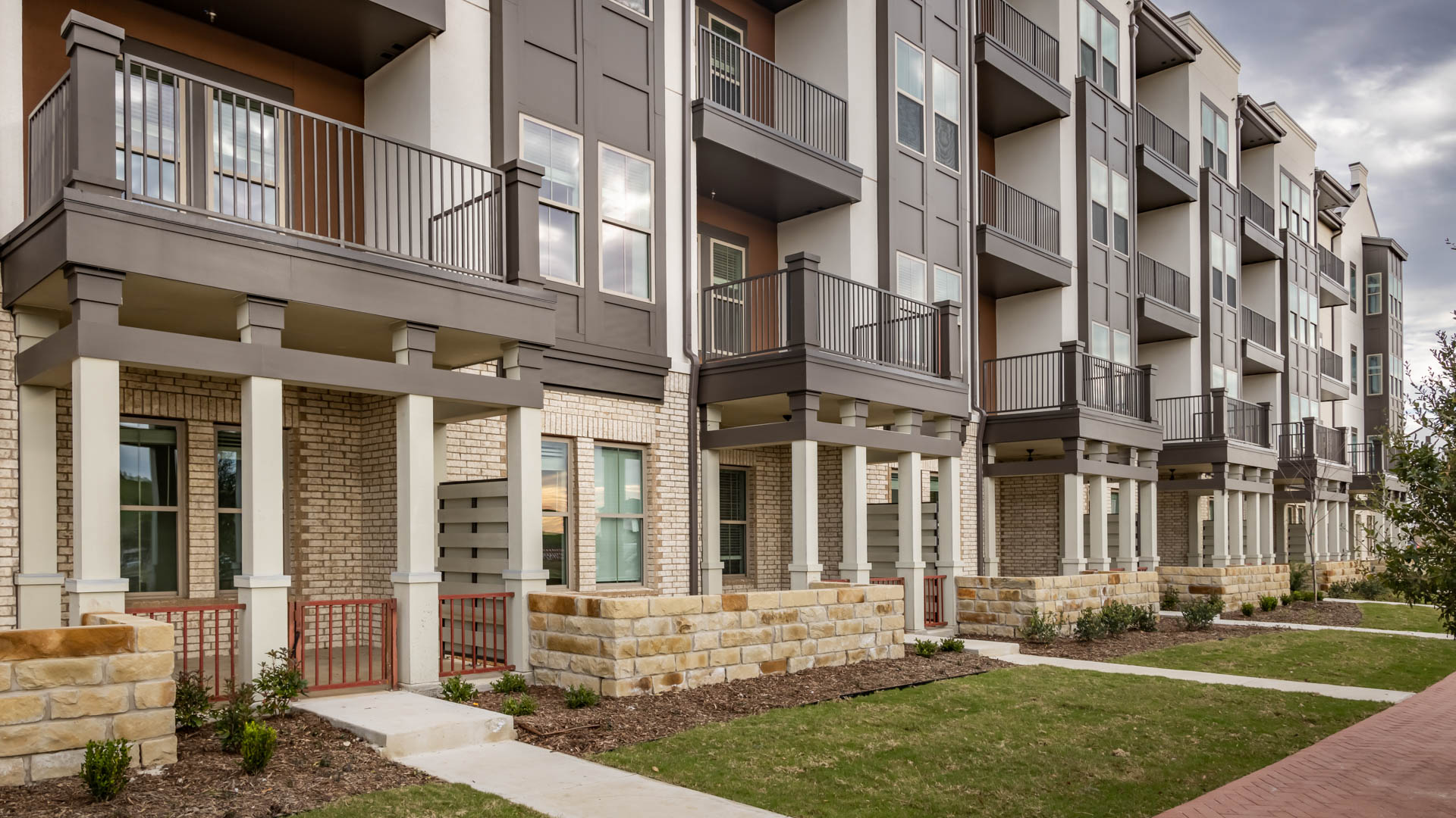 The Louise Apartments 3 of 12