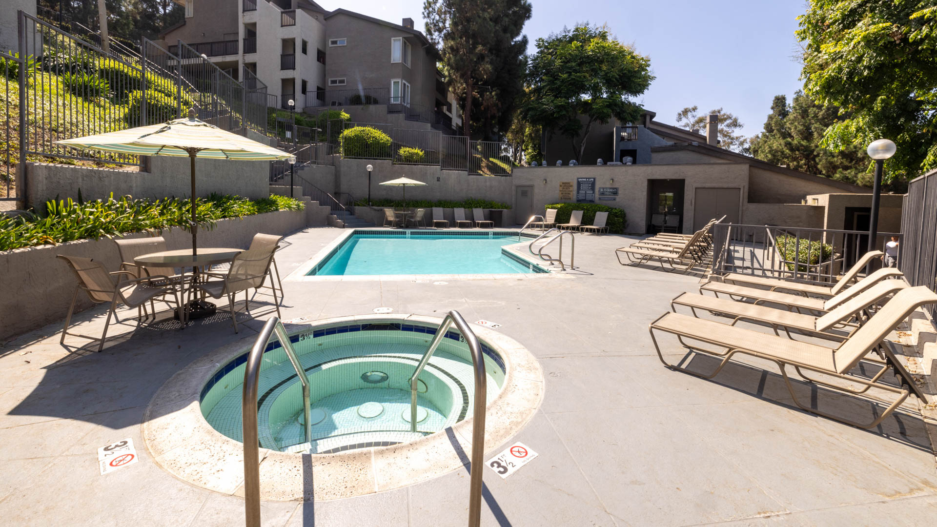 Pool at Hathaway Apartments (4 of 5)