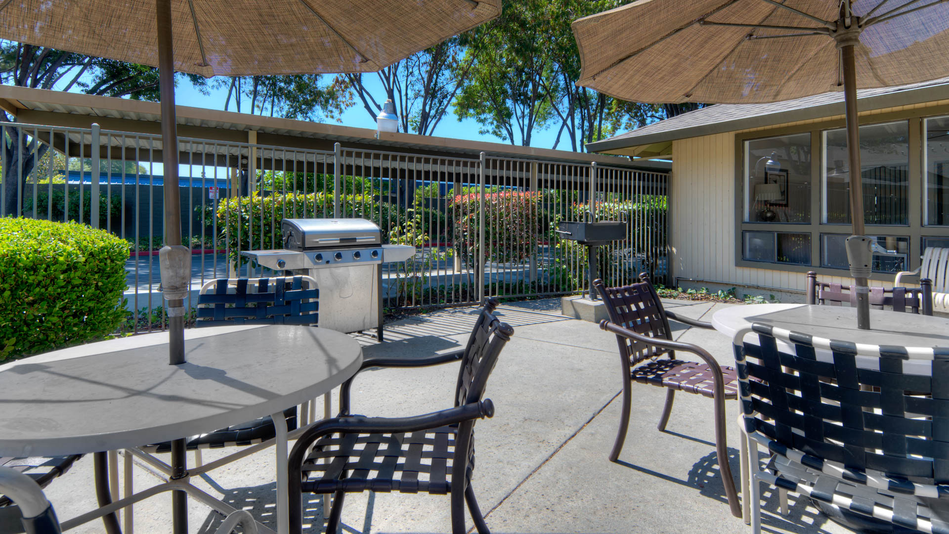 Grill area at Arbor Terrace Apartments
