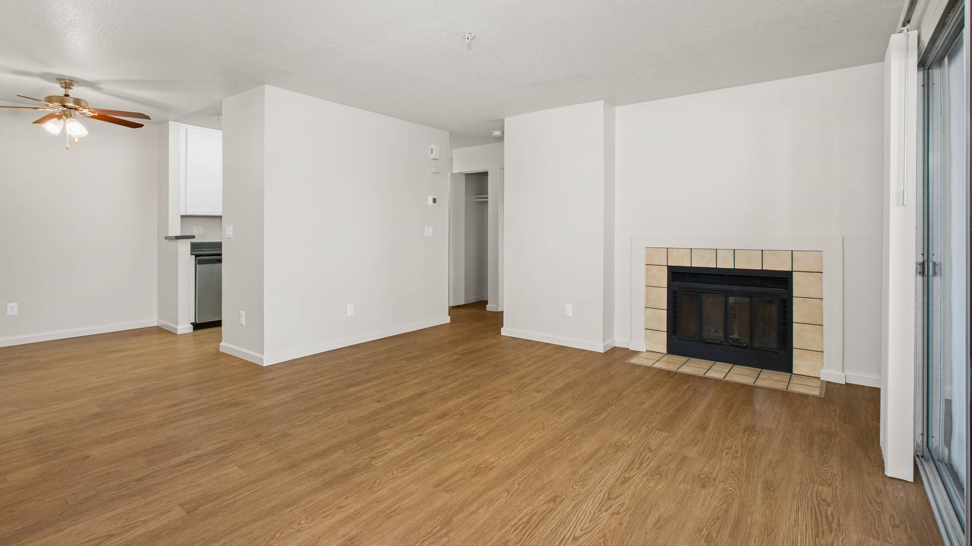Lantern Cove Apartments 4 of 6