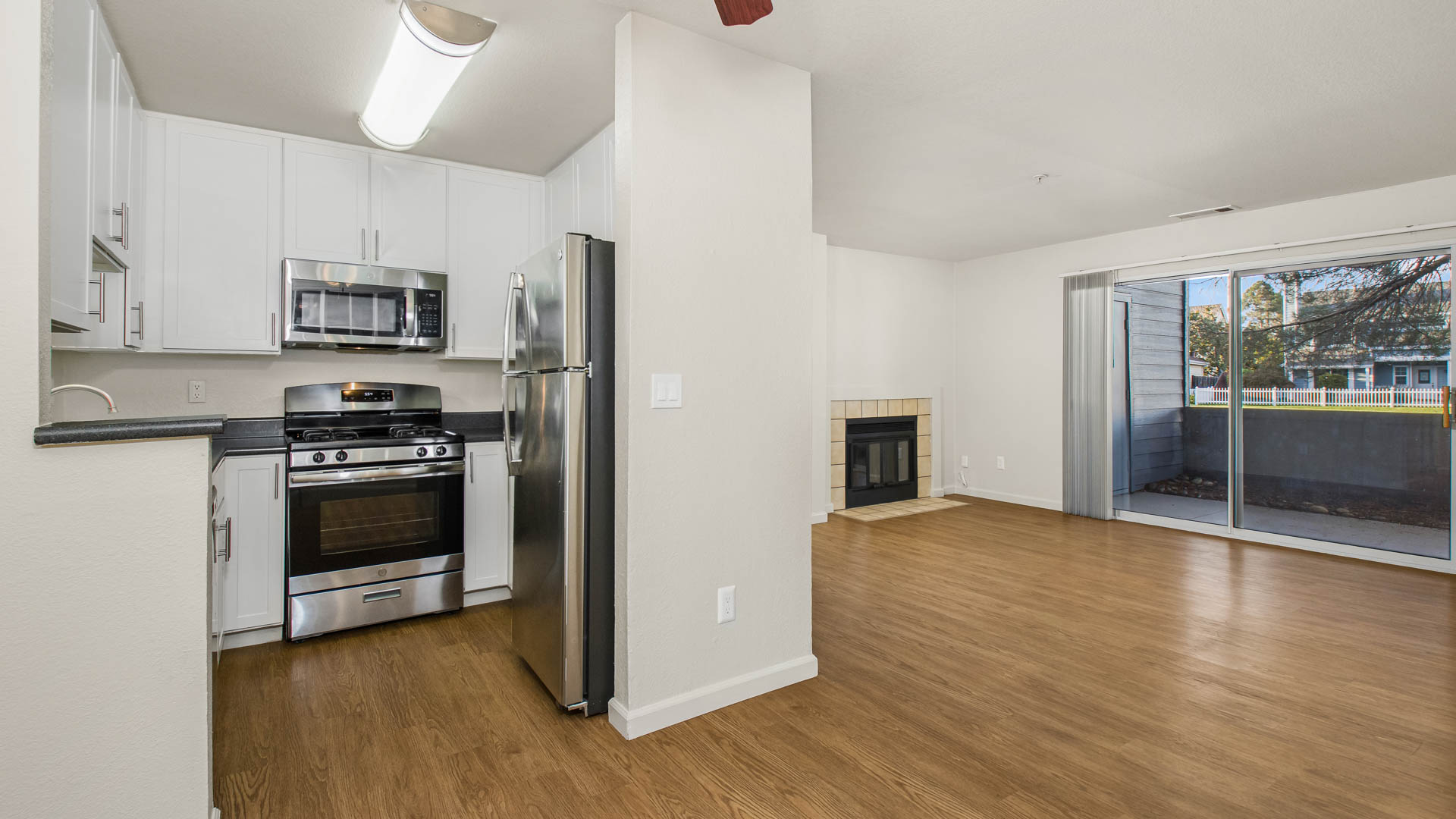 Lantern Cove Apartments 3 of 6