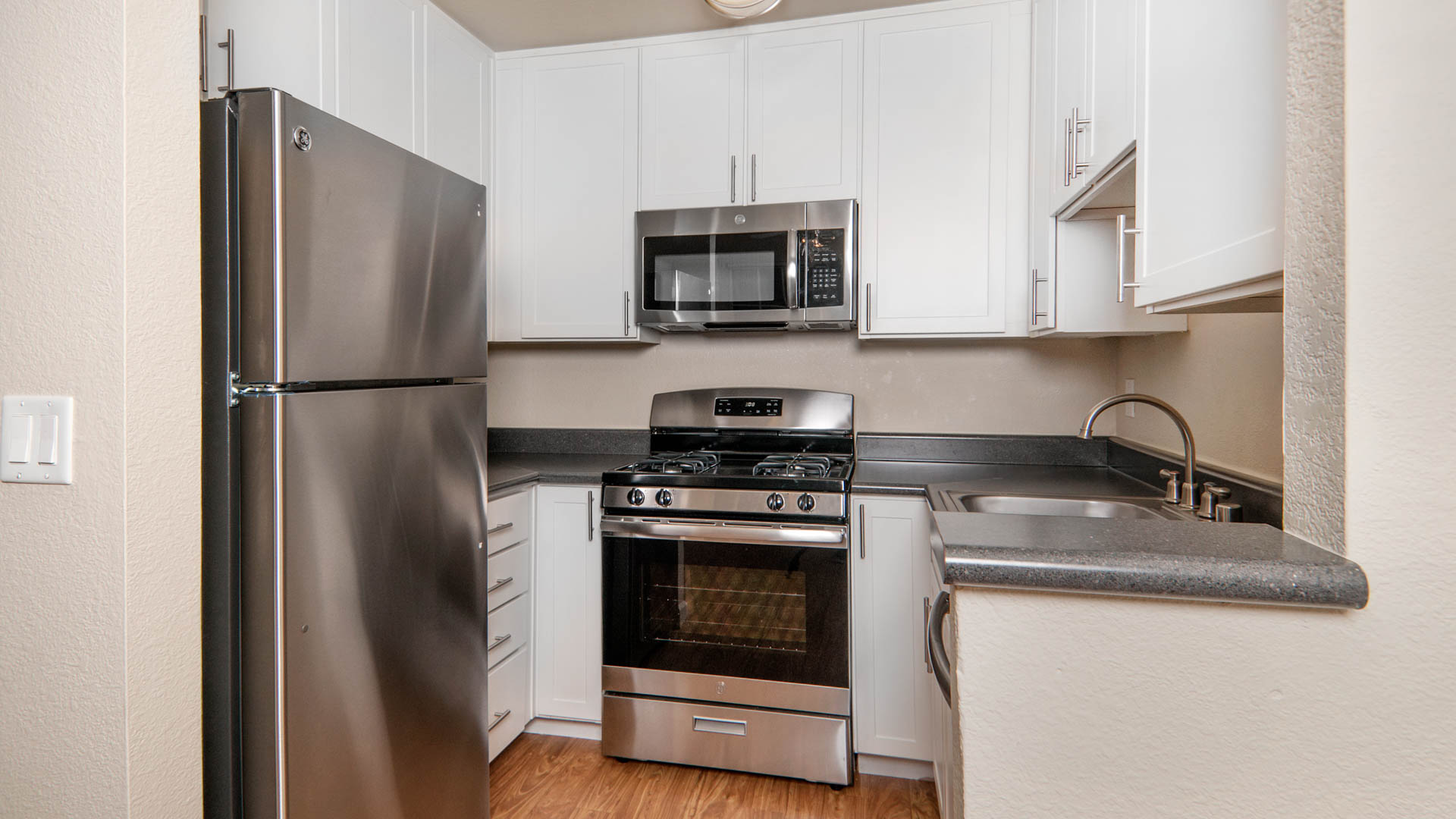 Lantern Cove Apartments 10 of 12