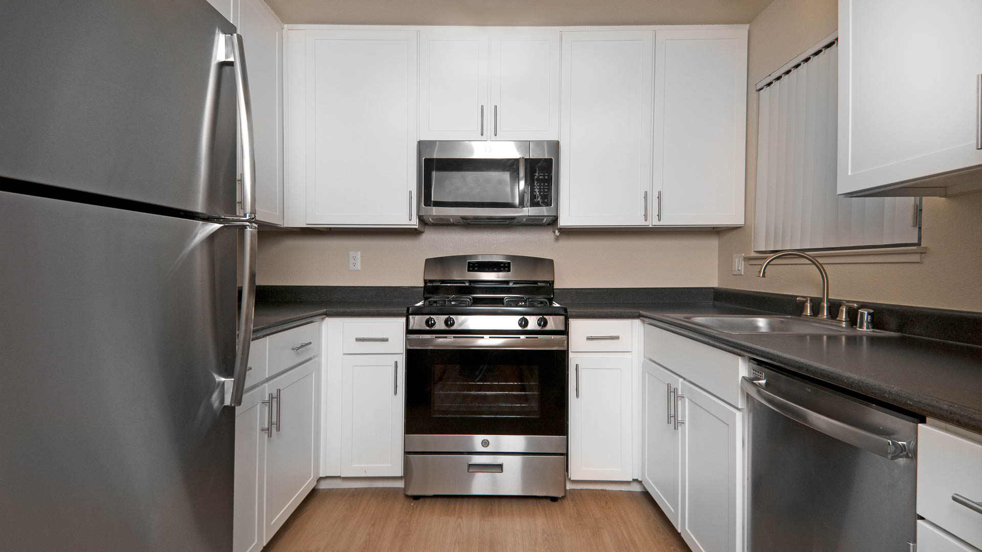 Lantern Cove Apartments 9 of 12