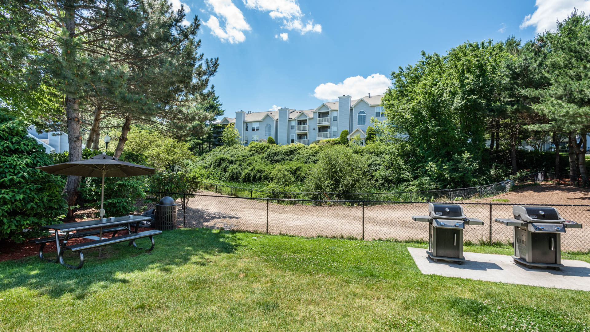 Grill area at Lincoln Heights Apartments
