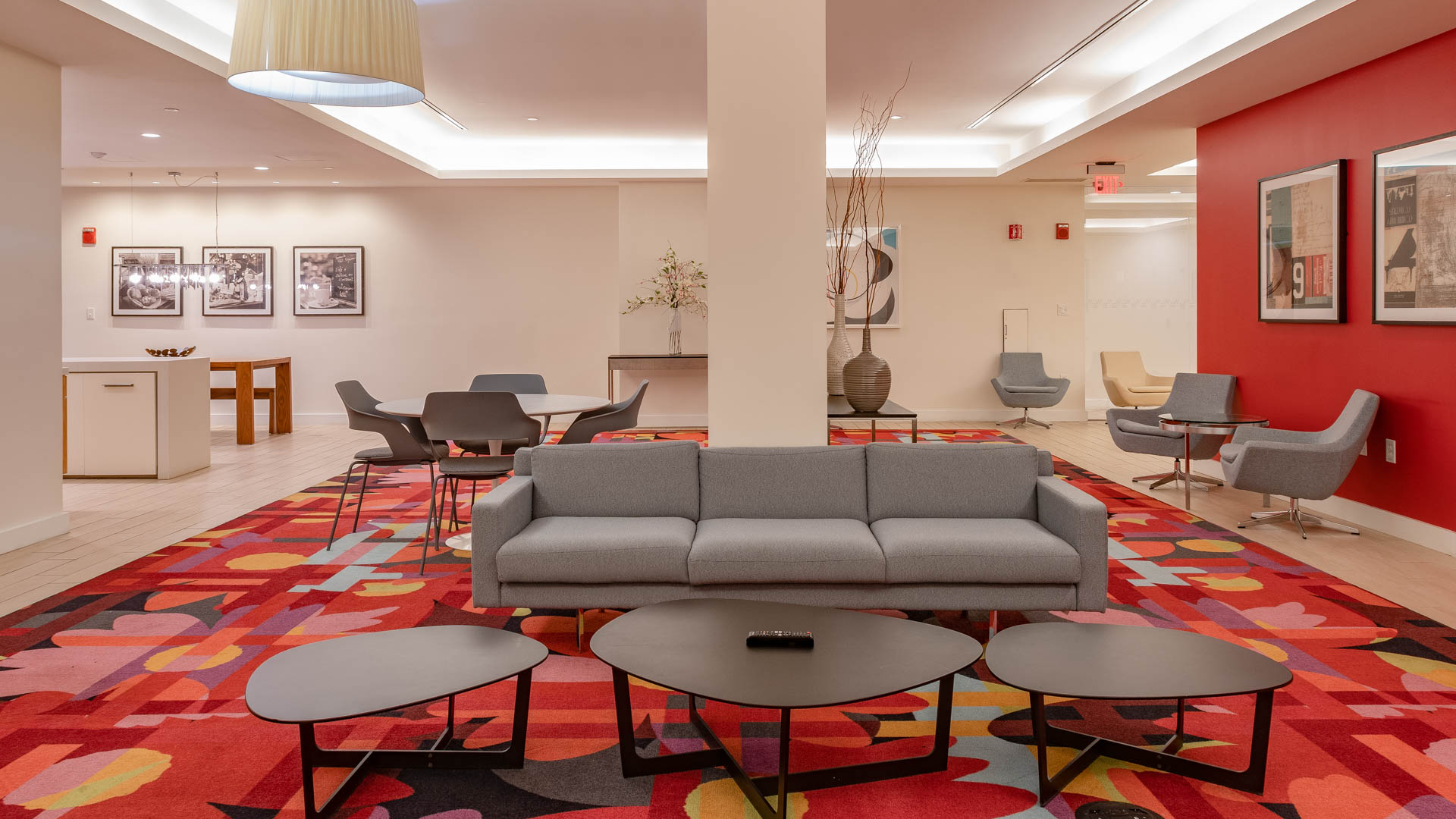 Lounge at The Towers at Longfellow Apartments (5 of 6)