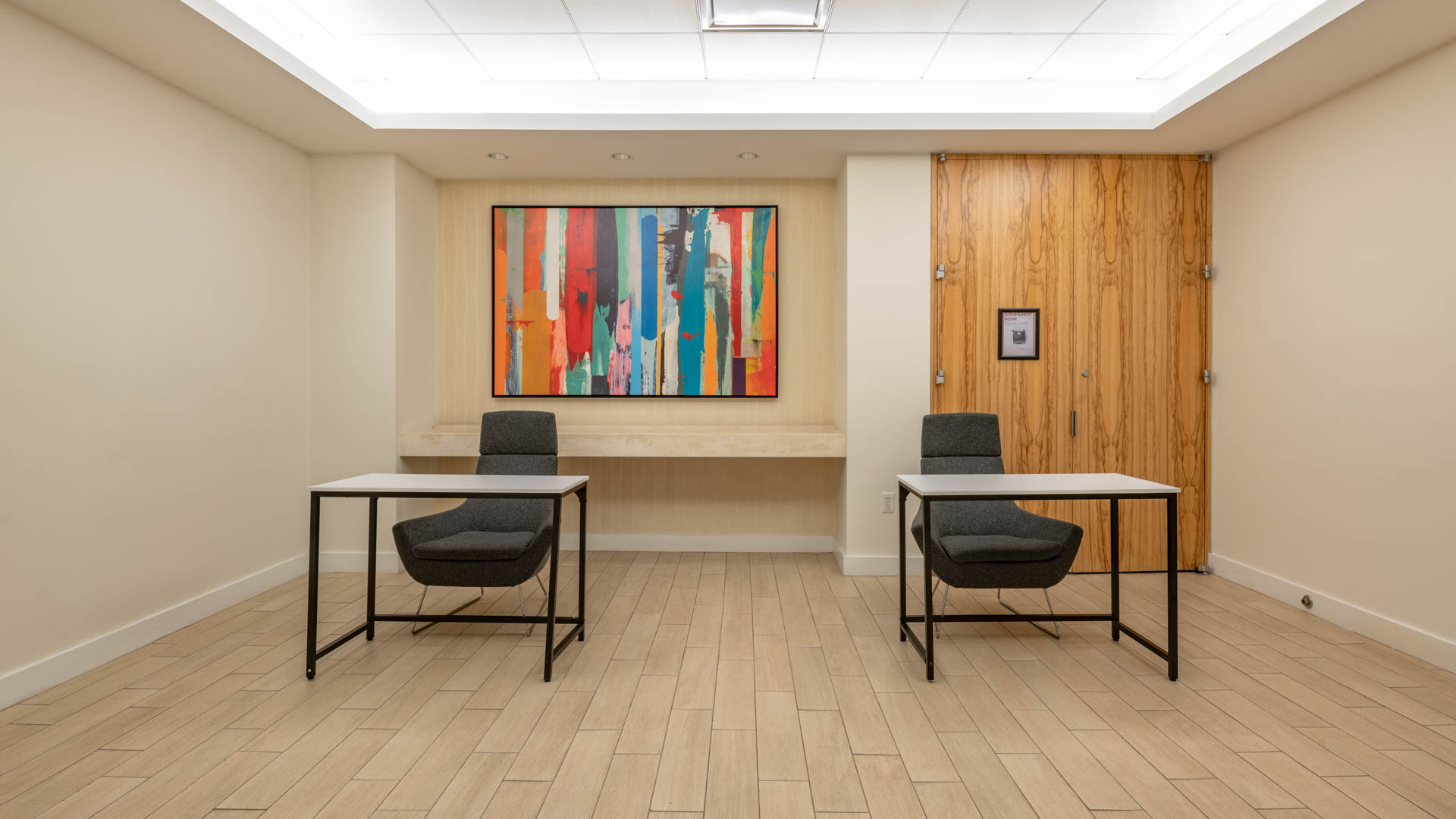 Lounge at The Towers at Longfellow Apartments (1 of 6)
