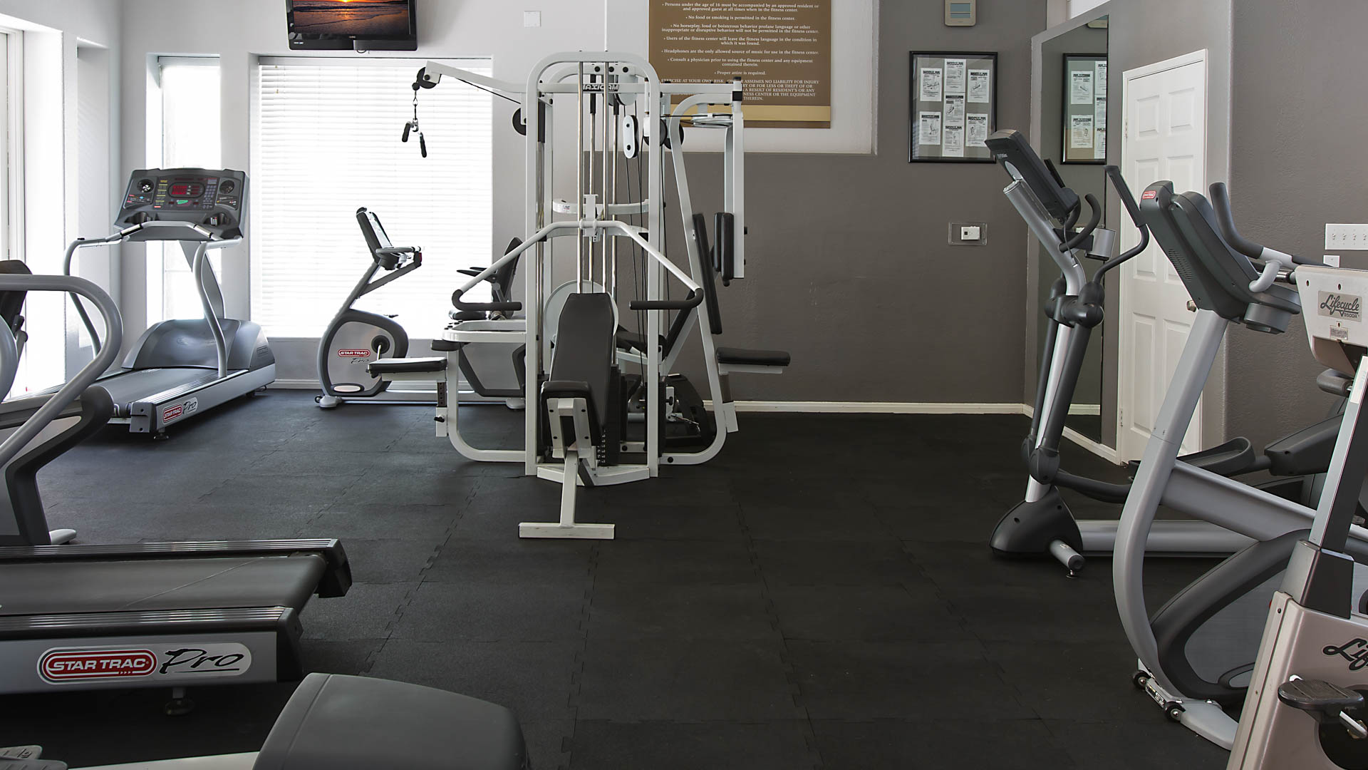 Gym at Oak Park Apartment Homes (1 of 2)