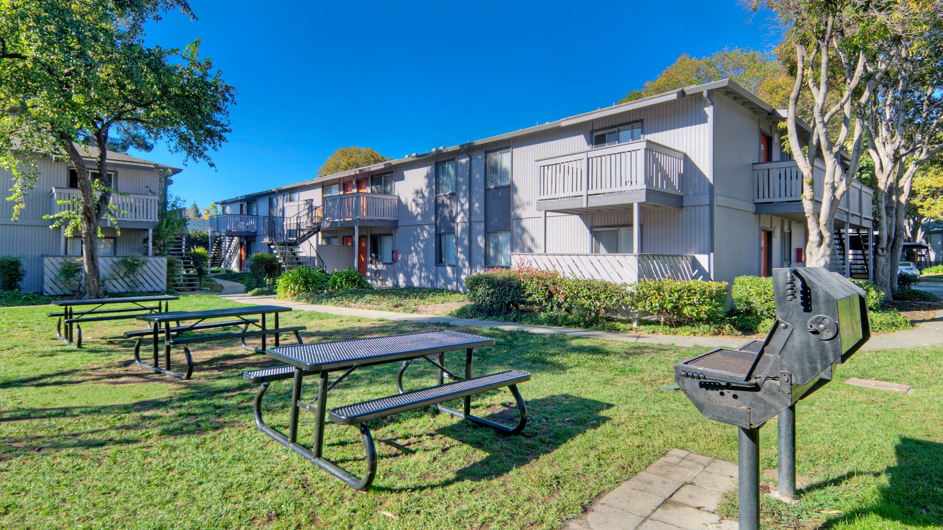 Grill area at Parkside Apartments