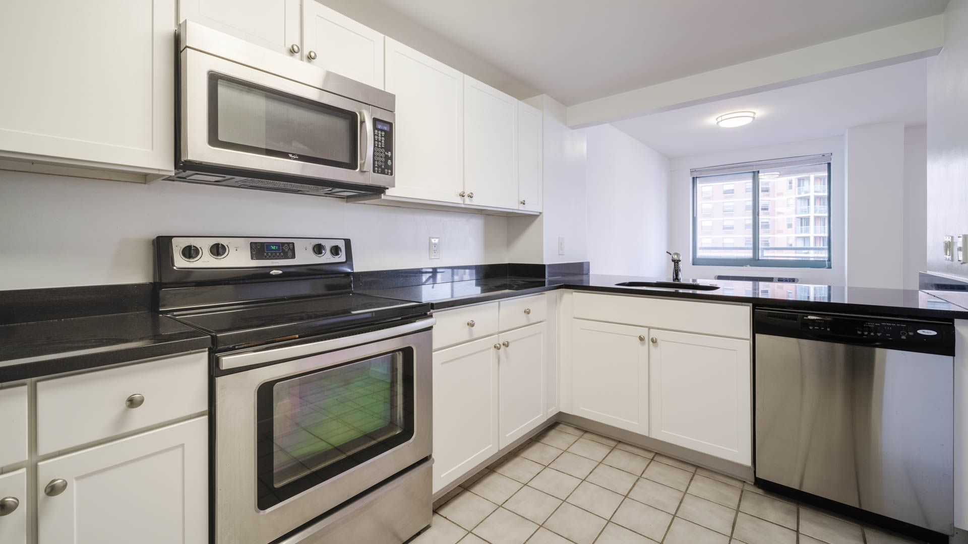 Portside Towers Apartments 7 of 12