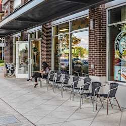 Red160 Apartments - Retail