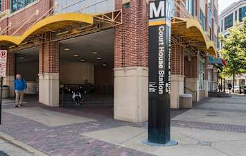 2201 Wilson Apartments - Neighborhood