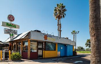 Mara Pacific Beach Apartments - Dining