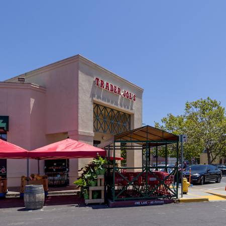 Artistry Emeryville Apartment Homes Neighborhood