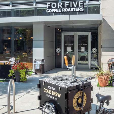 2201 Wilson Apartments - Neighborhood