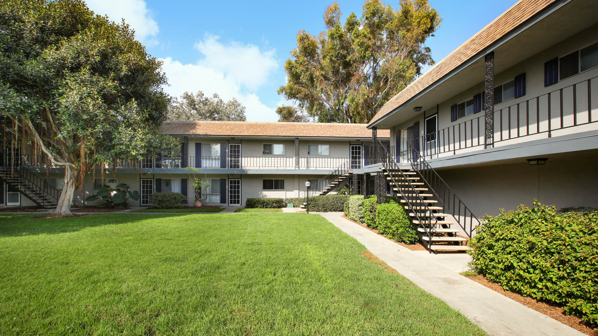 Regency Palms Apartments Huntington Beach 6762 Warner Avenue