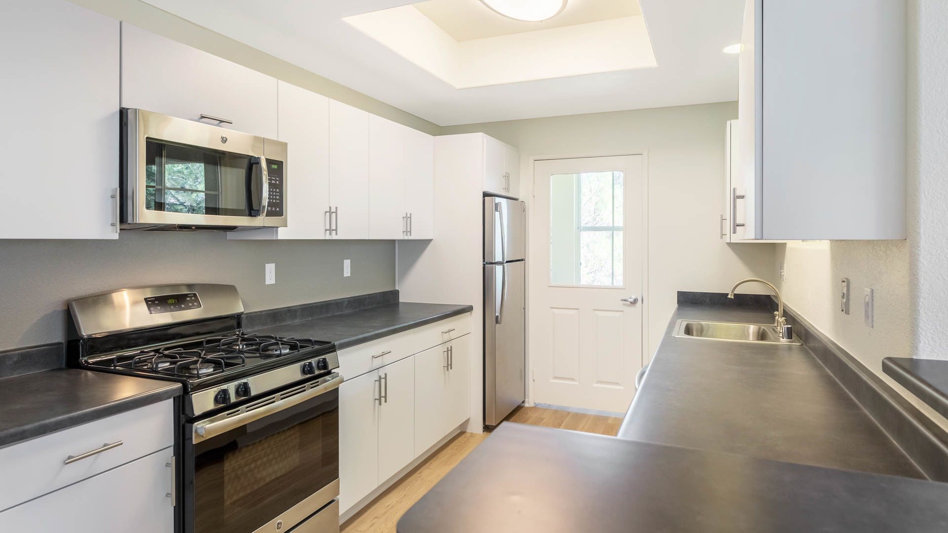 Skycrest Apartments Valencia 27800 N. McBean Parkway