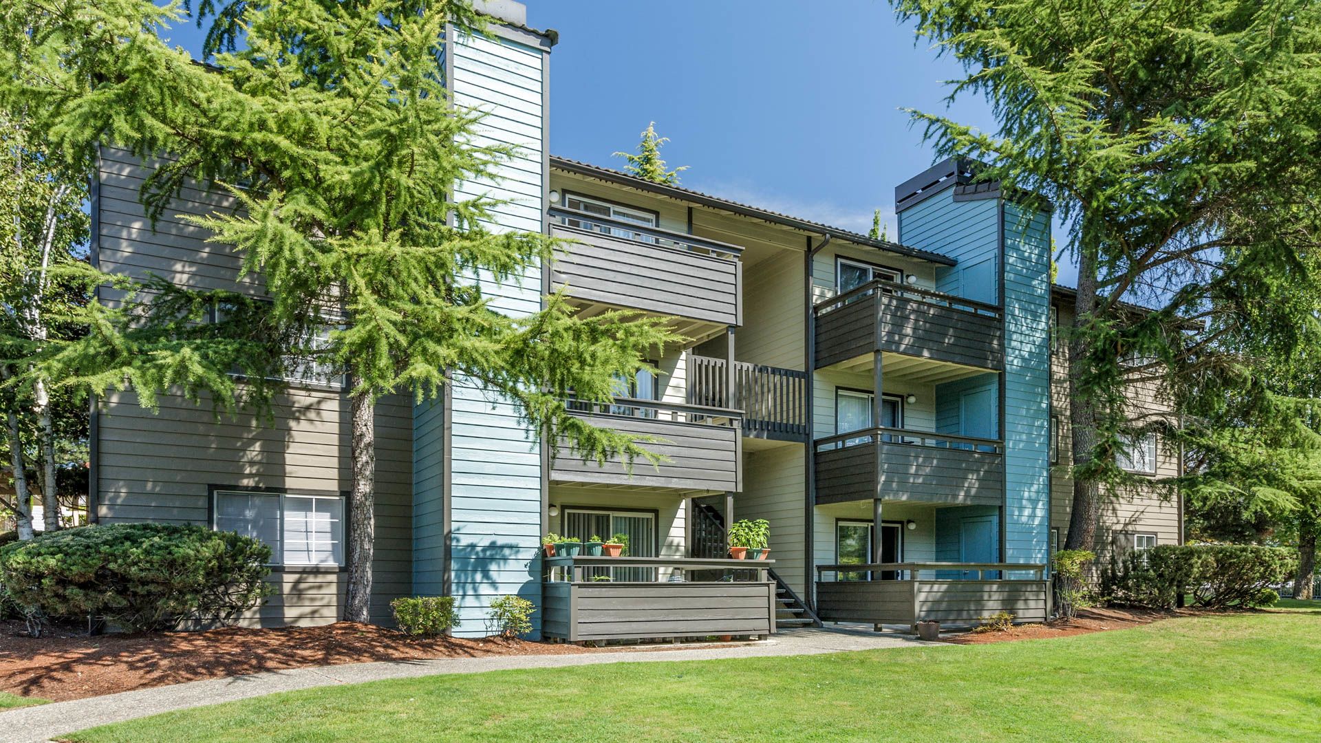 Surrey Downs Apartments in Factoria 13035 S.E. 26th Street