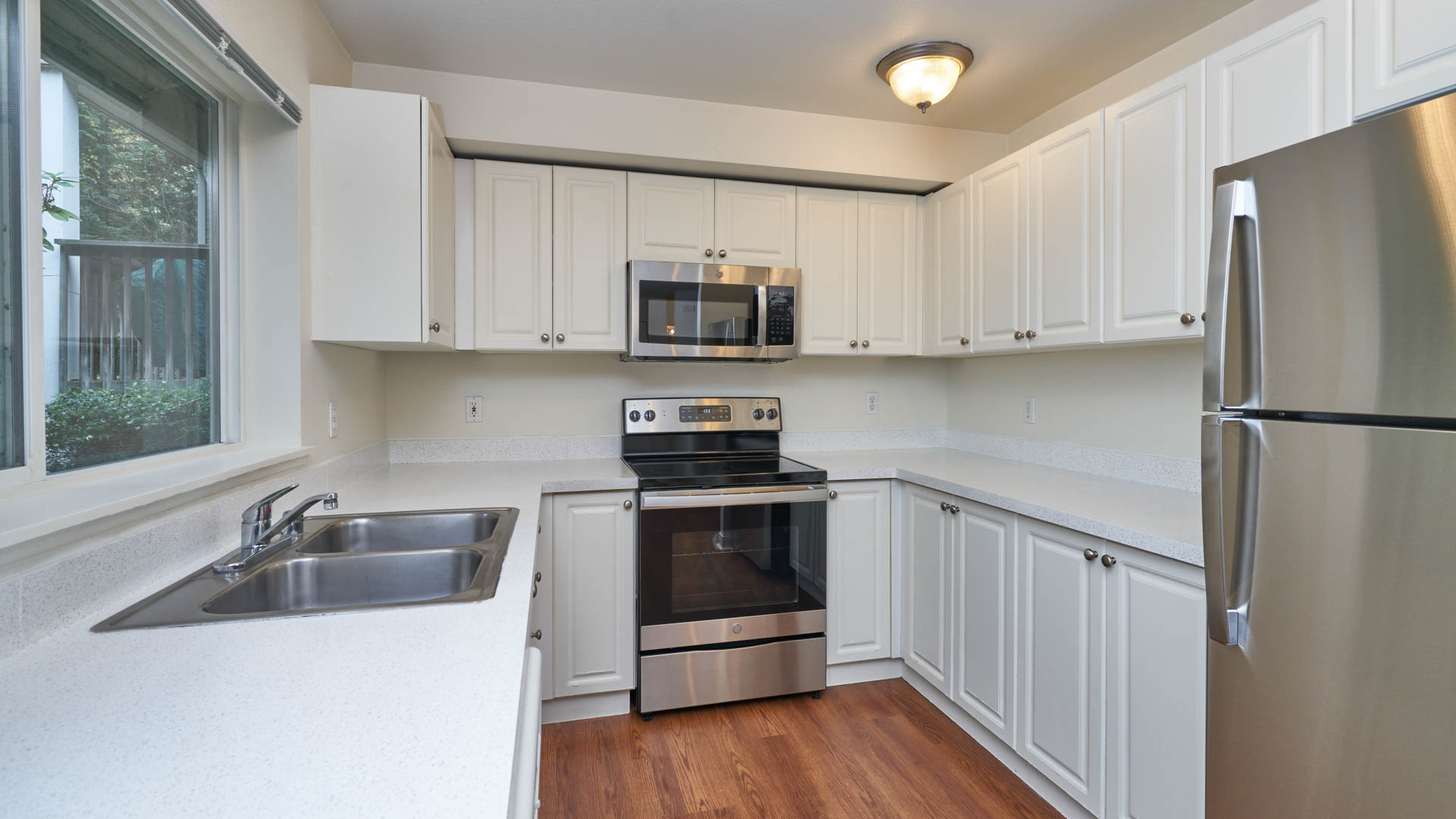 Ivorywood Apartments in Bothell 8700 Northeast Bothell Way