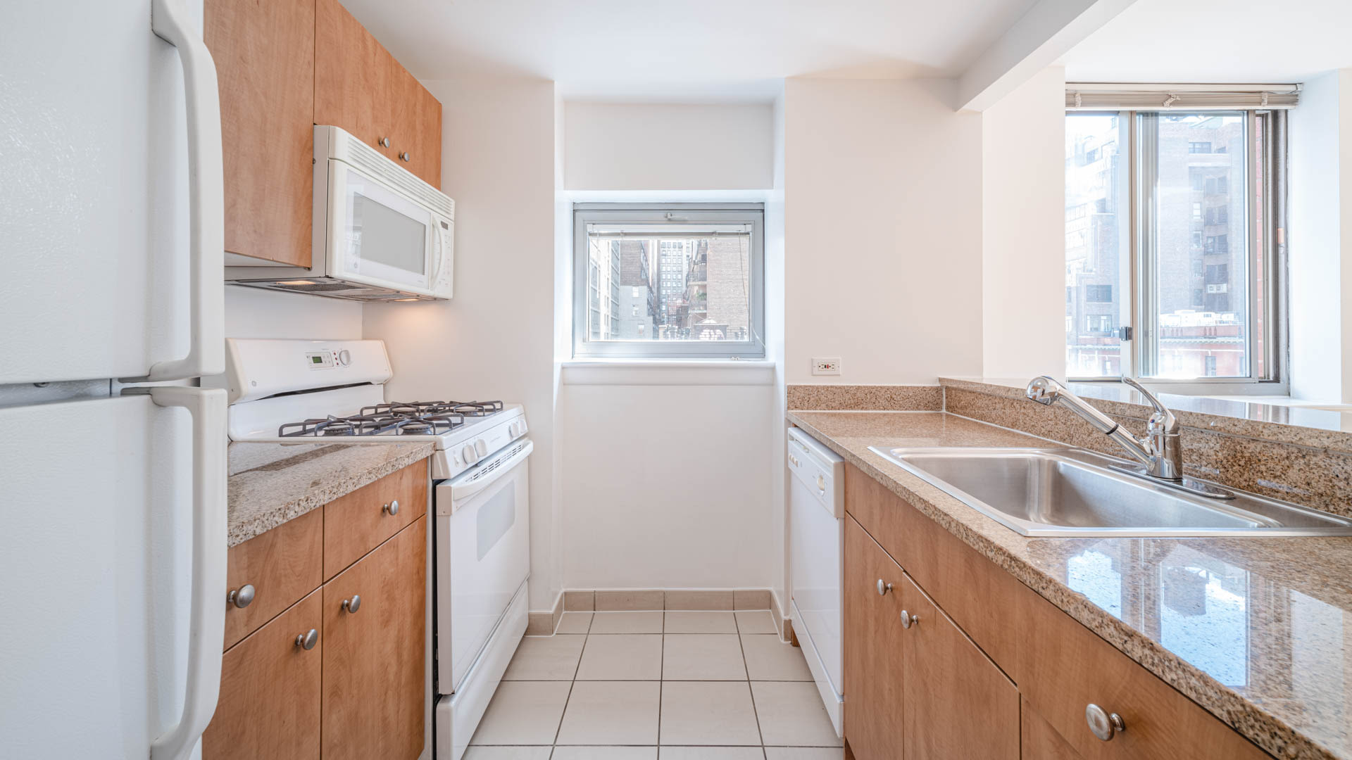 Hudson Crossing Apartments In Midtown West 400 West 37th St Equityapartments Com