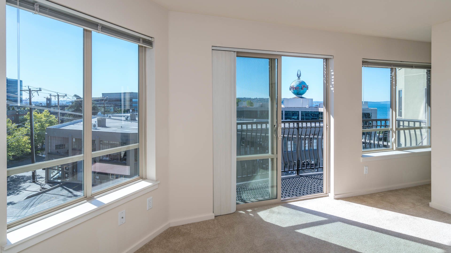 Metro On First Apartments In Lower Queen Anne 215 Avenue Metro On First Apartments Living Room