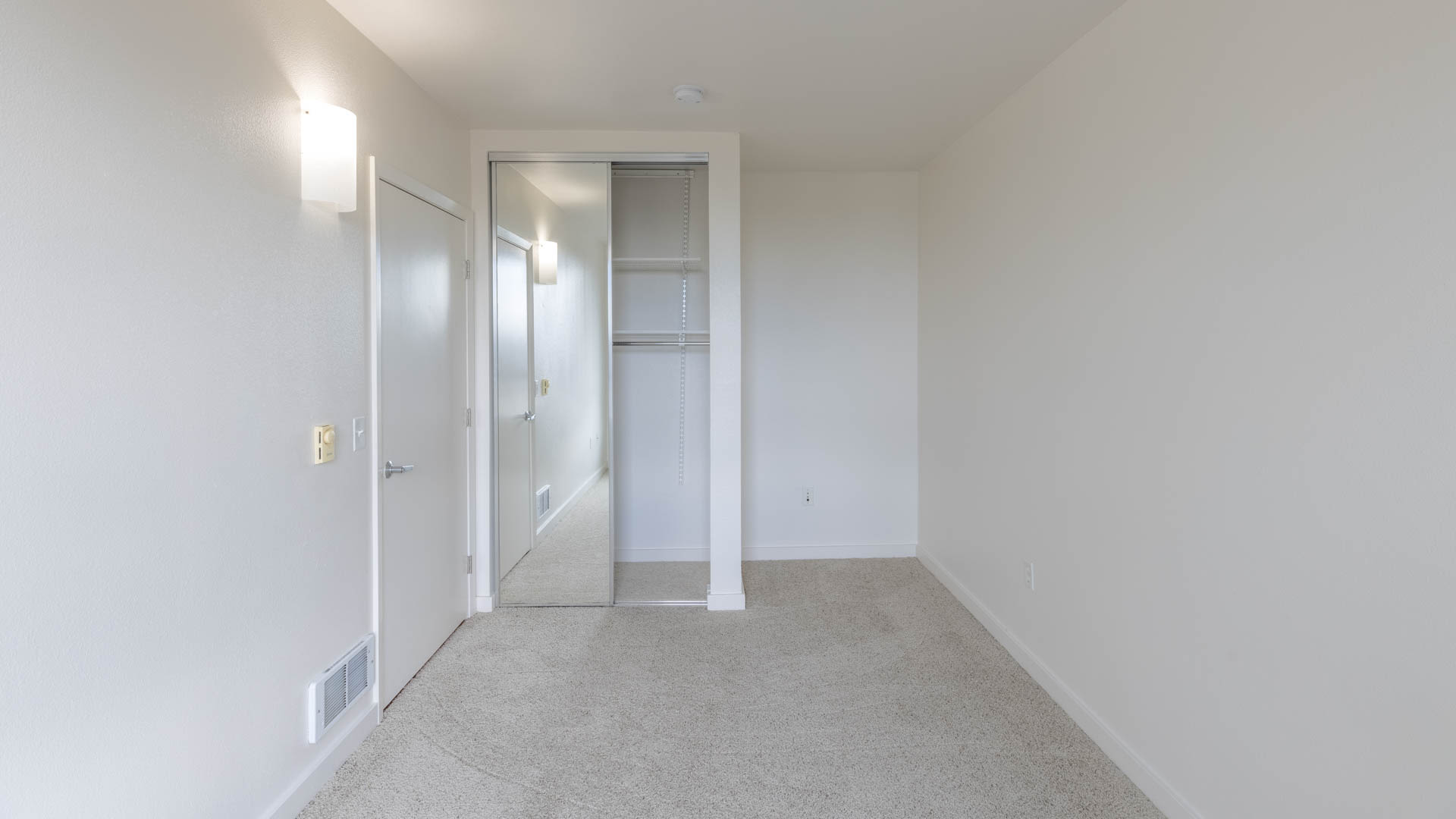 Berkeley Apartments - Acton Courtyard - Bedroom