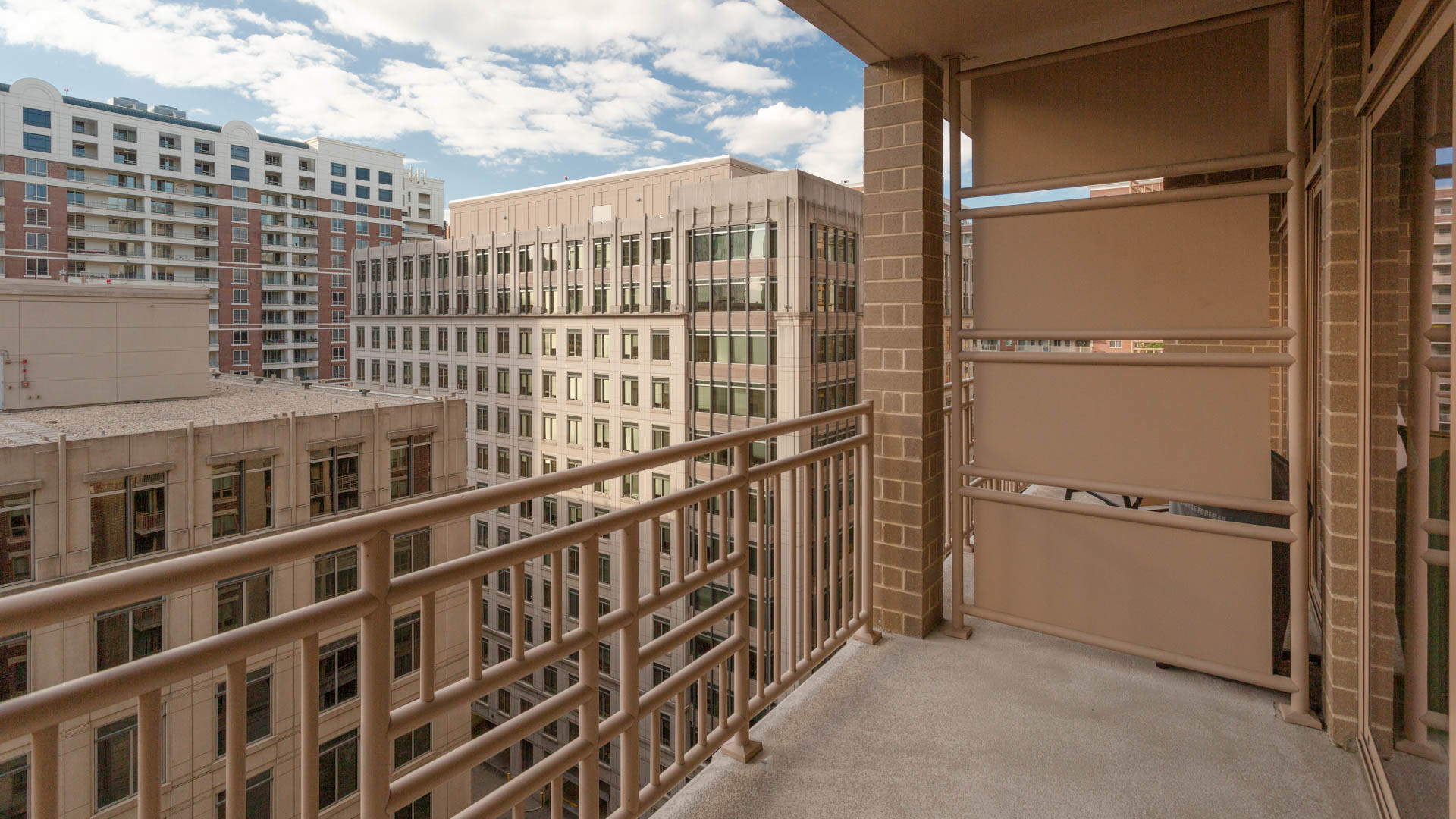 Liberty Tower Apartments in Ballston, Arlington 818 N. Quincy Street
