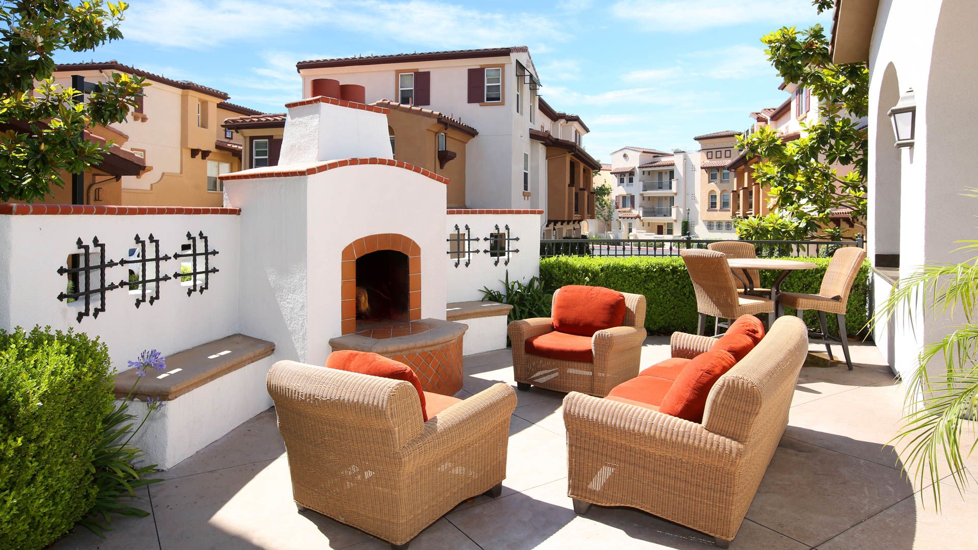 Vintage Apartments Ontario, CA 955 N Duesenberg Drive